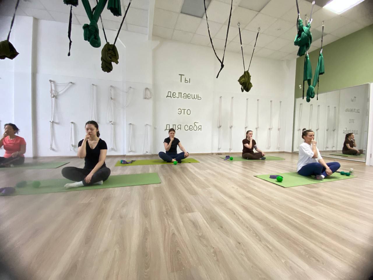 Интерьер студии йоги Зифа 1