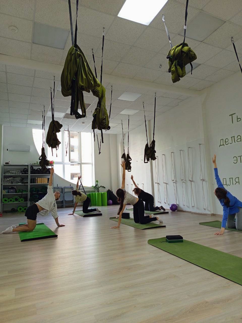 Интерьер студии йоги Зифа 5